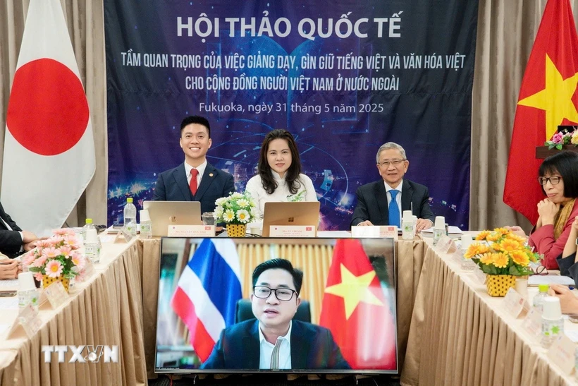 Gìn giữ bản sắc tiếng Việt trong cộng đồng người Việt Nam ở nước ngoài